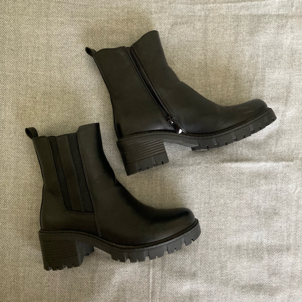 Pierre Dumas Side Stretch Chelsea Boots